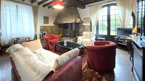 TV, fireplace, DVD player - Bernet - Labastide-villefranche (LABASTIDE-VILLEFRANCHE)