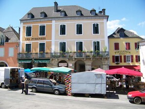 A building with a sign reading "LES PYRÉNEES" and "PIELLENIA HOTEL".
