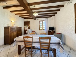 A room with a bed, two wooden chairs, a television, a cabinet, and a window with curtains. - Iagonia - Lacarry - Gîte (LACARRY)