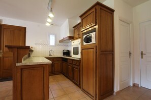 Kjøleskap, mikrobølgeovn og oppvaskmaskin