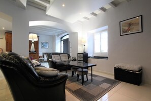 TV - Maison Etxebarnia Avant (MENDIVE)