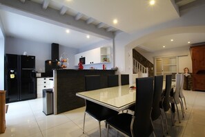 Dining - Maison Etxebarnia Avant (MENDIVE)