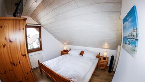 4 室のベッドルーム、旅行用ベビーベッド、WiFi (無料)、ベッドシーツ