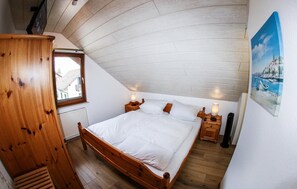 4 bedrooms, travel cot, free WiFi, bed sheets