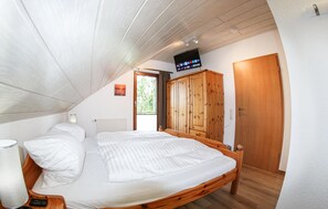 4 bedrooms, travel cot, free WiFi, bed sheets