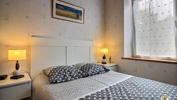 2 bedrooms, iron/ironing board, free WiFi, bed sheets