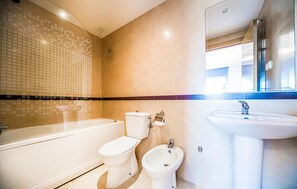 Bathtub - 2 bedroom stunning apartment in Cabanes (Cabanes)