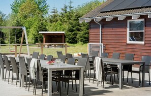 Outdoor dining - Amazing home in Idestrup with sauna (Idestrup)