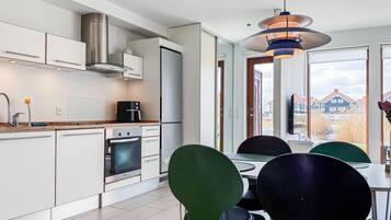 Réfrigérateur, plaque de cuisson, lave-vaisselle, cafetiÚre/bouilloire