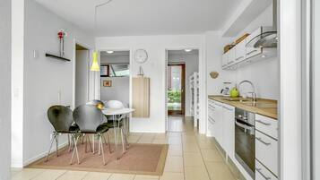 Fridge, stovetop, dishwasher, coffee/tea maker