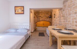 1 bedroom, travel cot, free WiFi, bed sheets