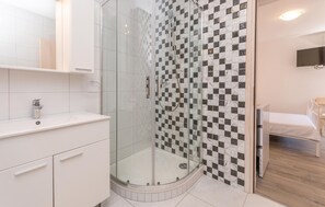 Shower - 1 bedroom pet friendly home in Bibinje (Bibinje)