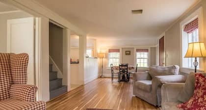 Entire 3 Bedroom Cottage with lots of outdoor space 20 min to Brattleboro