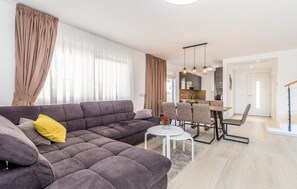 Smart TV - Cozy home in Linardici (Linardici)