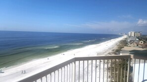 Property grounds - End Unit! Wrap-around balcony! Free Beach Service. July 18th-Aug 1 On Sale  (Panama City Beach)