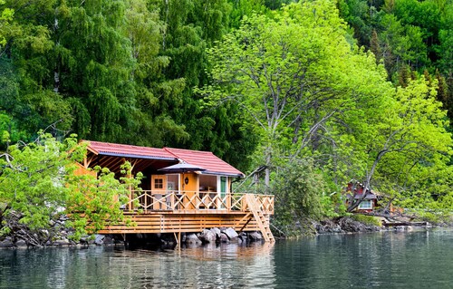 Lovely home in Vråliosen with sauna