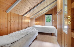 3 bedrooms, travel crib, free WiFi