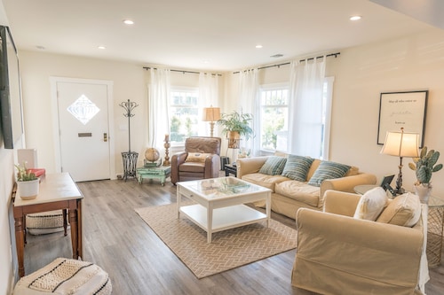 Long Beach Craftsman House. Historic district house-centrally located