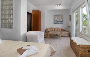 3 bedrooms, travel crib, free WiFi, bed sheets
