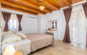 1 bedroom, in-room safe, travel crib, free WiFi