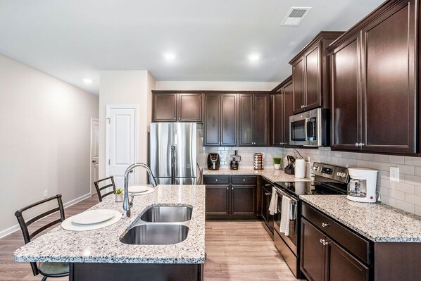 Microwave, oven, dishwasher, coffee/tea maker