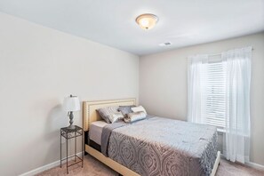 3 bedrooms, iron/ironing board, WiFi, bed sheets