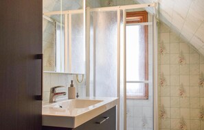 Shower - 3 bedroom gorgeous home in Aksdal (Aksdal)