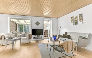 Fernseher, Tischfußball