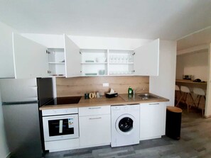 Cookware/dishes/utensils - Appartement Confort et Moderne au Havre (Le Havre)