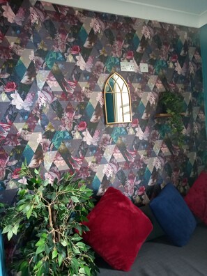 Apartamento conforto | Área de estar | TV de tela plana 32 polegadas com canais digitais, TV