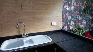 Comfort Apartment | Private kitchen | Mini-fridge, microwave, oven, stovetop