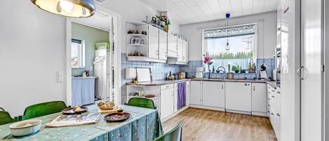 Réfrigérateur, four, plaque de cuisson, lave-vaisselle