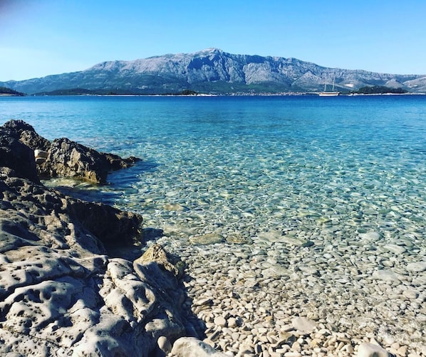 Una playa cerca