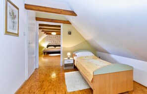 3 bedrooms, travel crib, free WiFi, bed sheets