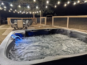 Outdoor spa tub - 4BR/4Acre🌲Pine Ranch🌲Hot Tub🦌Fire Pit🦌Game Rm (Colorado Springs)