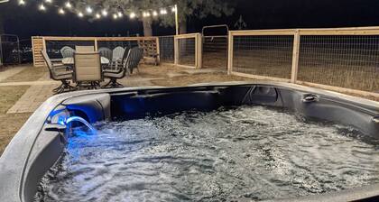 4BR/4Acre🌲Pine Ranch🌲Hot Tub🦌Fire Pit🦌Game Rm