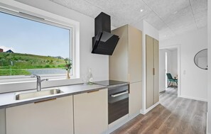 Fridge, oven, stovetop, coffee/tea maker