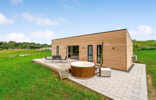 Amazing home in Spøttrup with WiFi
