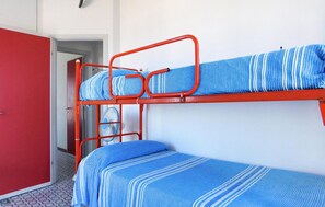 1 bedroom, travel cot, Internet