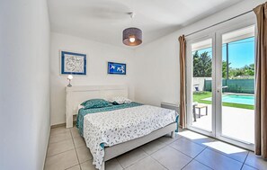 4 bedrooms, free WiFi - Amazing home in Nîmes (Nîmes)
