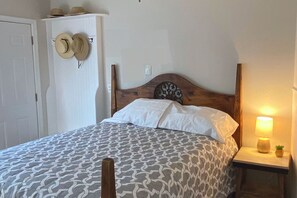 2 bedrooms, in-room safe, desk, iron/ironing board