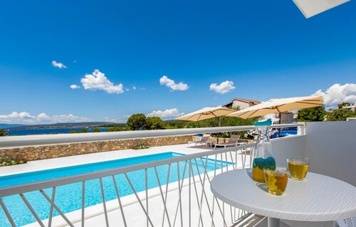 Pet friendly home in Punat with kitchen