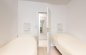 4 makuuhuonetta, vauvan matkasänky, ilmainen Wi-Fi, vuodevaatteet