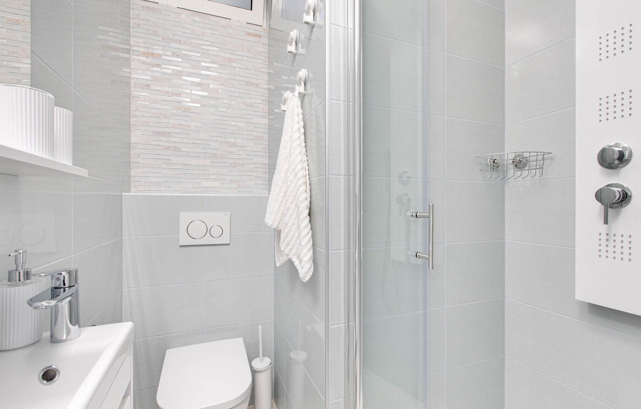 Bathtub, hair dryer