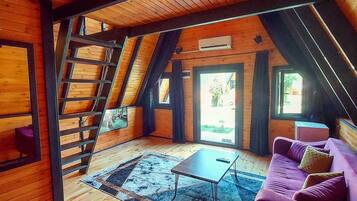 Tree House | Minibar, free WiFi