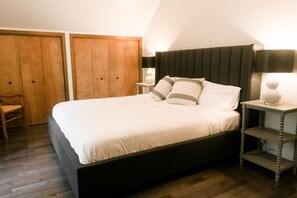 3 bedrooms, iron/ironing board, WiFi, bed sheets - New! Modern mountain retreat. Bar, garage, luxurious backyard patio. Pristine! (Ouray)