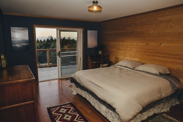 3 bedrooms, desk, travel cot, free WiFi