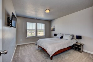 4 bedrooms, desk, iron/ironing board, travel crib