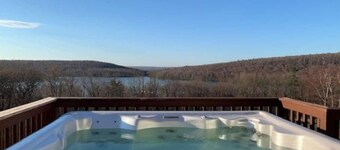 THE BLISS-Lake & Mountain View’s, 5 bedrooms 3 1/2 bathrooms in Lake Harmony.