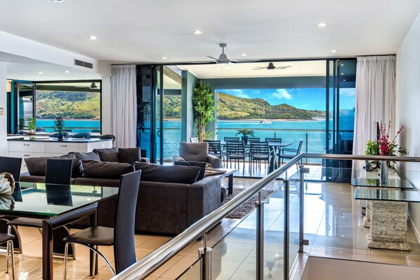 Interior detail - Edge 5 Absolute Oceanfront Plus Buggy (Whitsundays)
